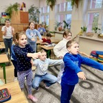uczniowie podczas interaktywnego quizu.jpg